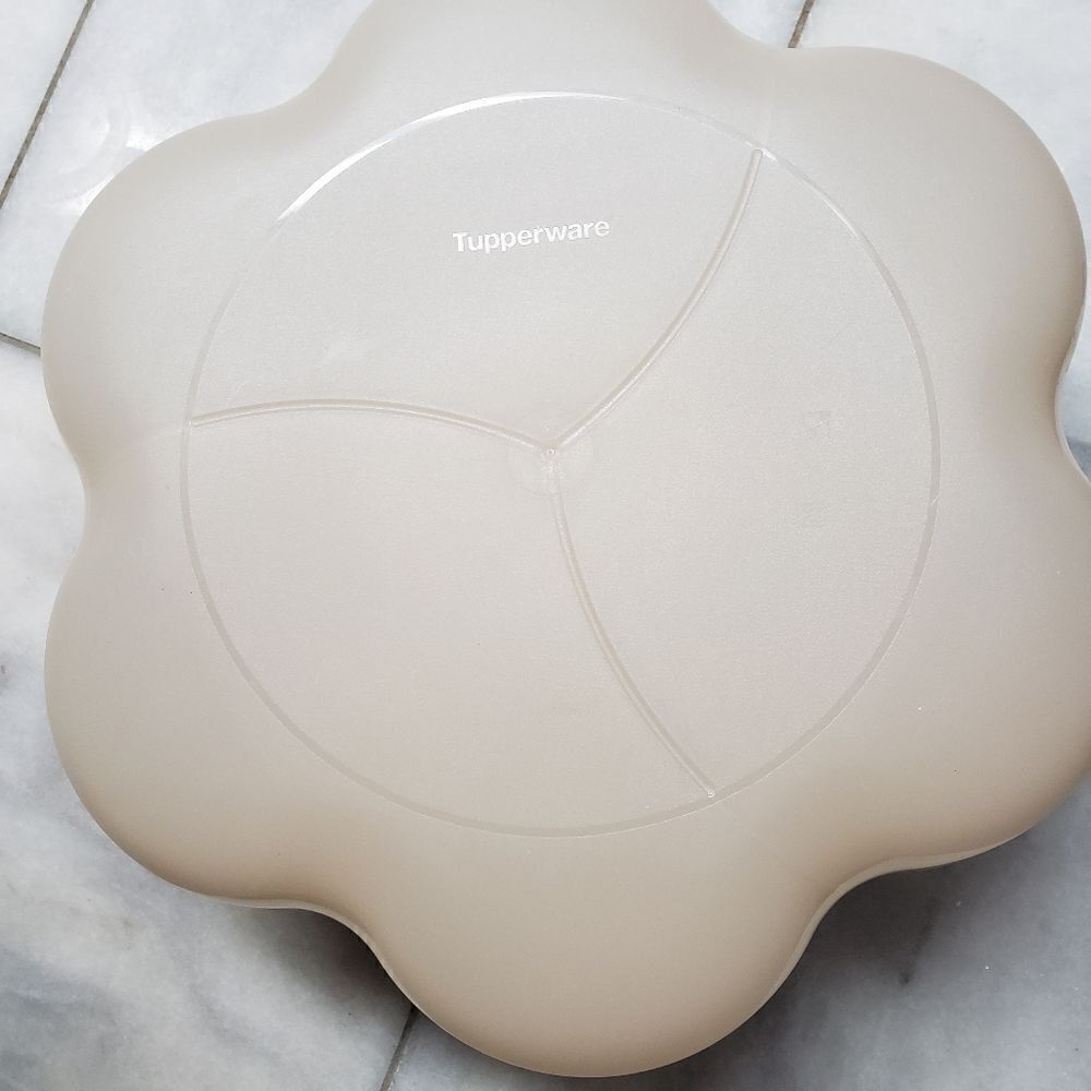 Vintage Tupperware Chip 'n Dip Serving Bowl w/ Tray ~ 1.5 Gal/5.6L Cream